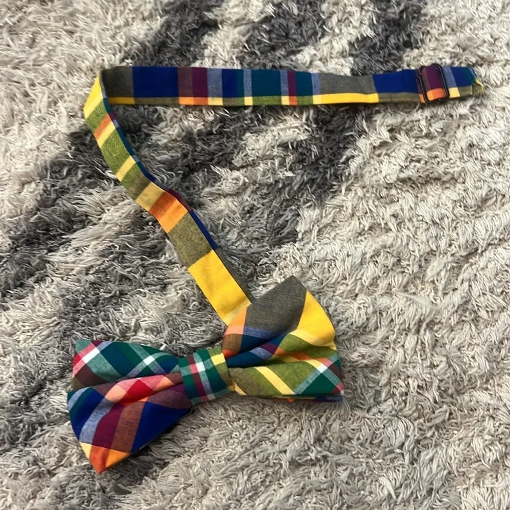 Check Plaid Bow Tie // kids // easy to use hook!